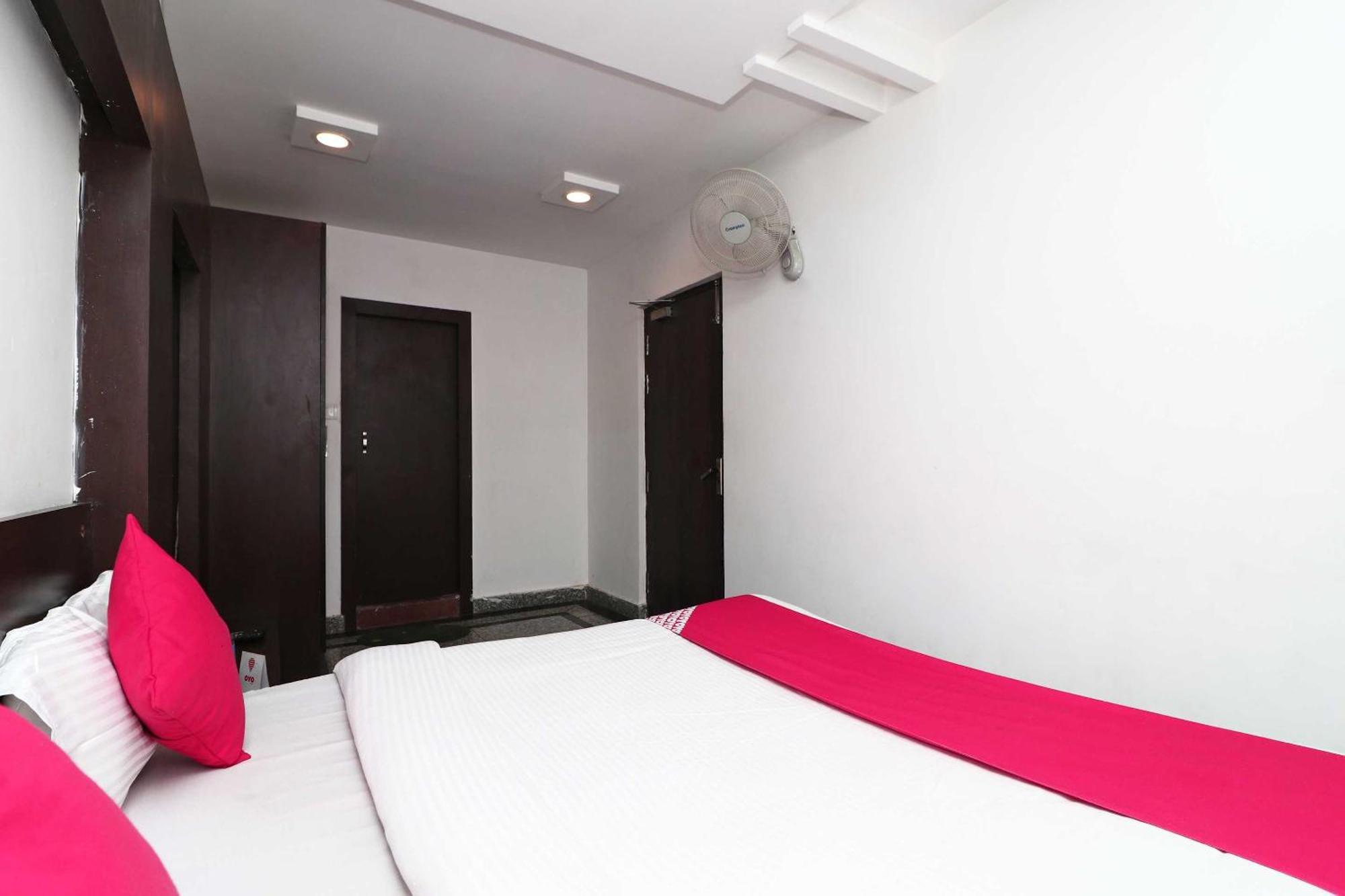 Oyo Flagship Hotel Krishna Chinhat Exterior photo