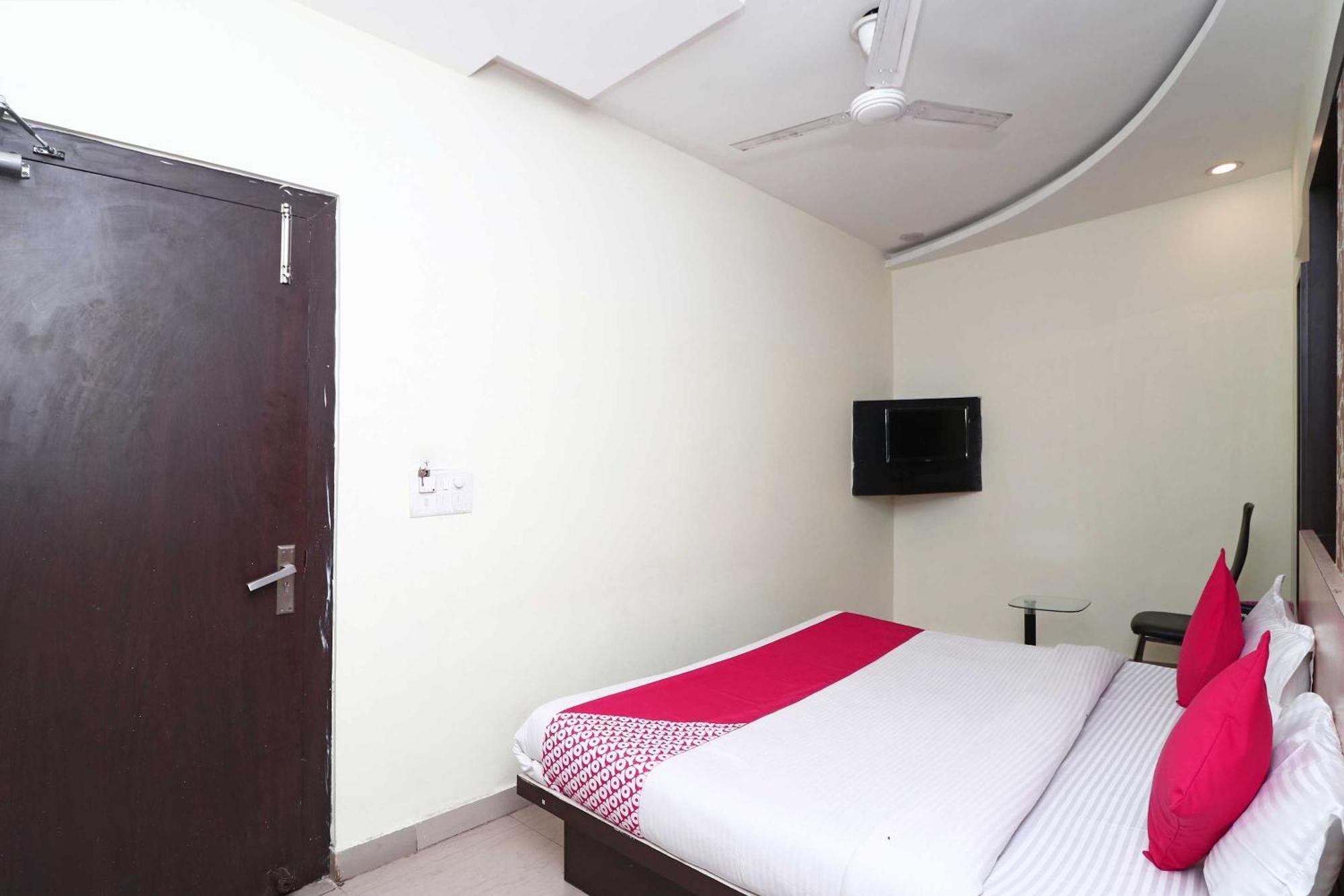 Oyo Flagship Hotel Krishna Chinhat Exterior photo