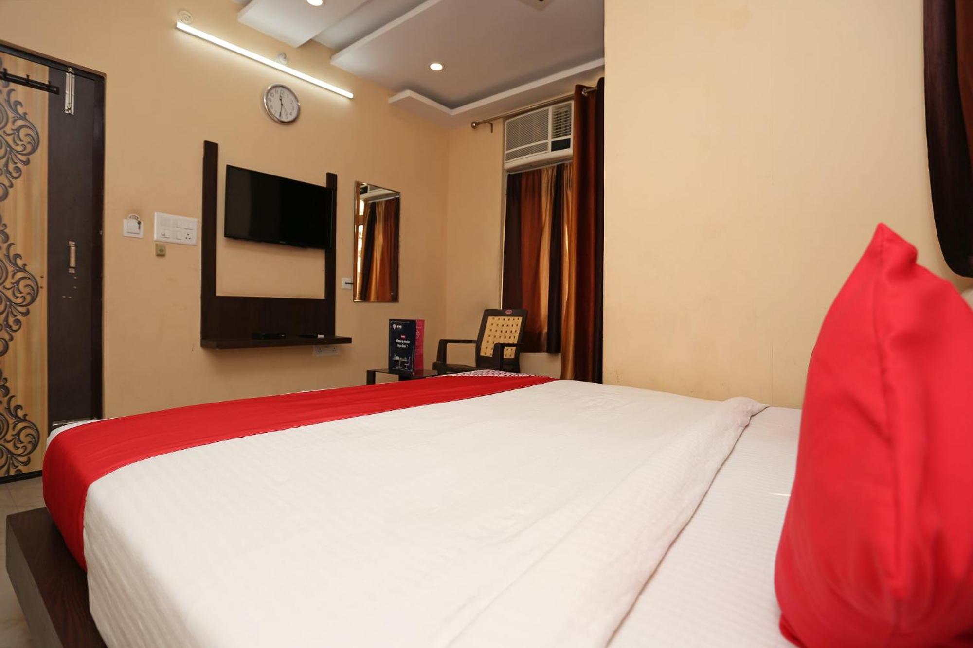 Oyo Flagship Hotel Krishna Chinhat Exterior photo